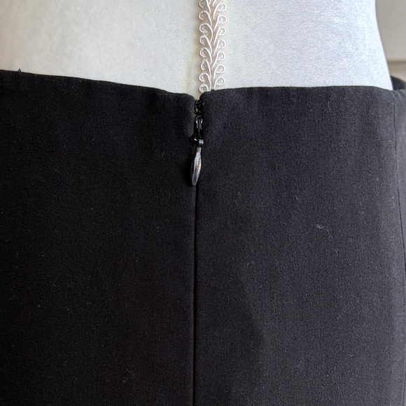 •Liz Claiborne• Black A-Line Classic Career Skirt -
Size 16 - Picture 5 of 8
